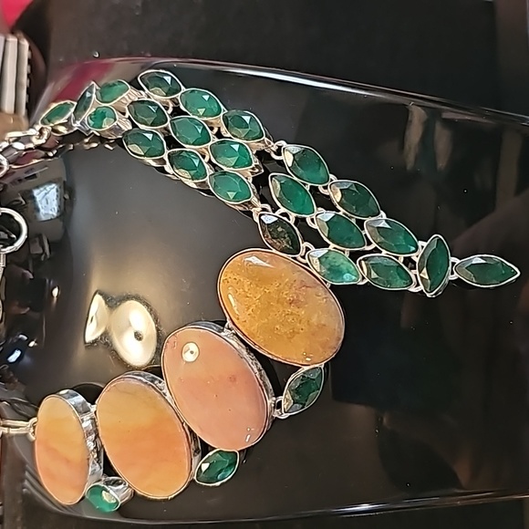 A unique 925 stamped,  poly chrome jasper and emerald necklace . - Picture 4 of 5